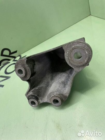 Кронштейн опоры двигателя Audi Q7 4L 3.0D casa