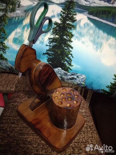 Канцелярская подставка (из дерева)