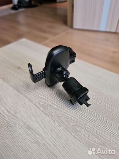 Держатель для смартфона в машину