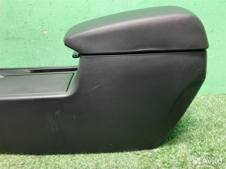 Консоль центральная с подлокотником Mazda 3 (BK)