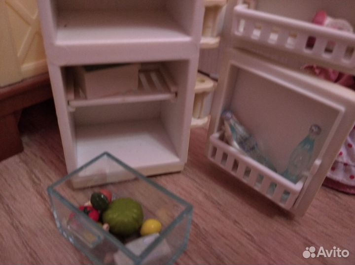 Зайка с холодильником Sylvanian Families