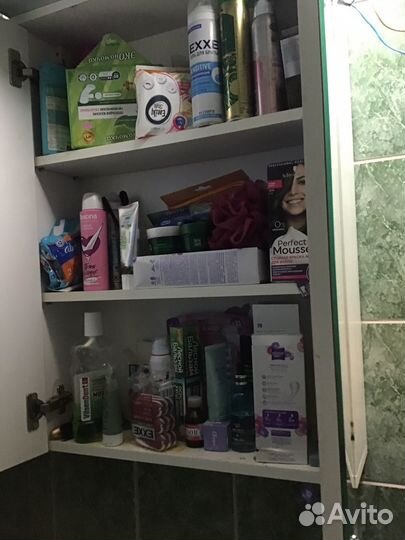 Тумба для ванной с раковиной и зеркальным шкафом