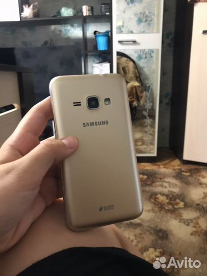 Телефон Samsung j1