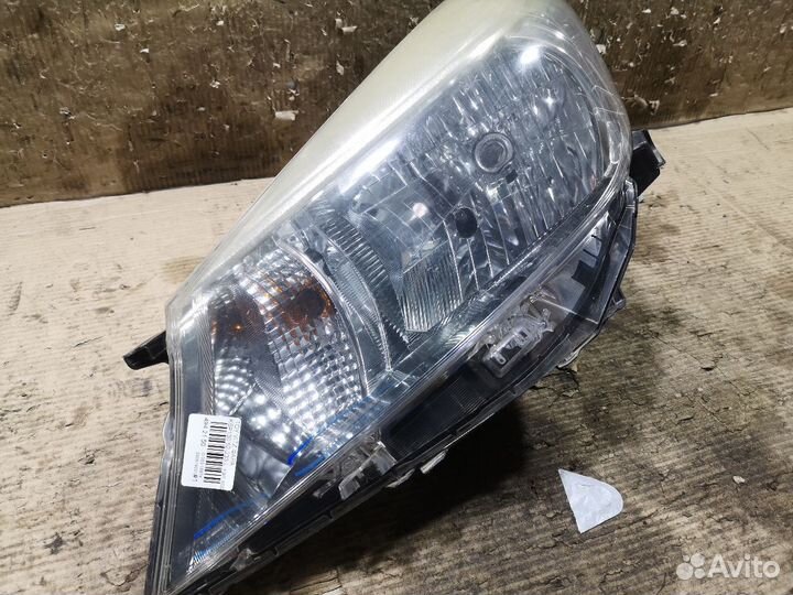 Фара левая Toyota Vitz KSP130