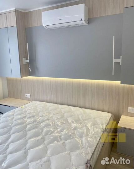 Зеркальный шкаф