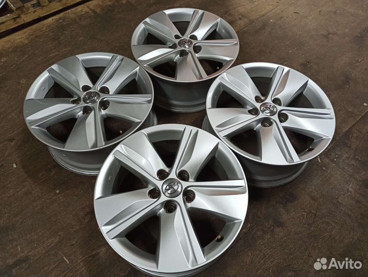 Диски 17 5х114,3 ET39 оригинал Тойота из Японии