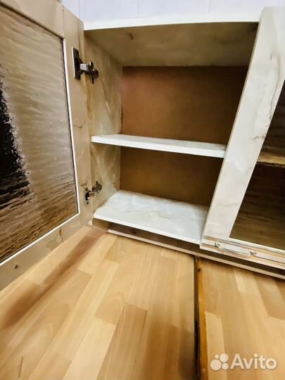 Кухонный навесной шкаф