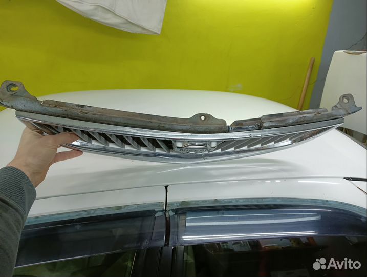 Решетка радиатора Ниссан sunny