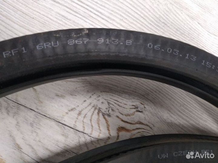 Уплотнитель двери задний левый Volkswagen Polo