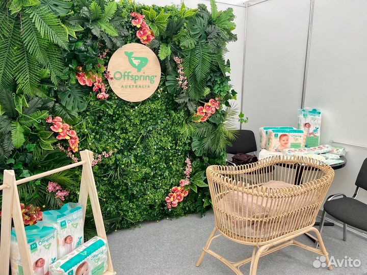 Фотозона зеленая стена. Тропическая фотозона