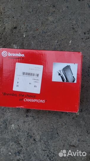 Тормозные колодки дисковые передние brembo