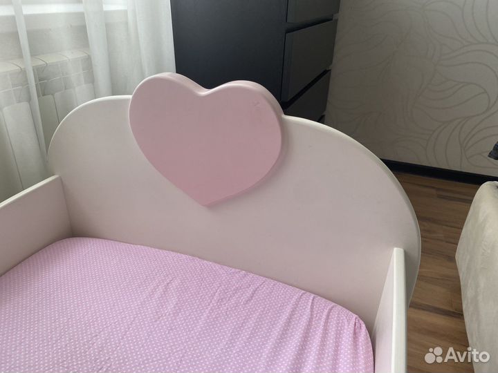 Детская кроватка с матрасом и бортиками