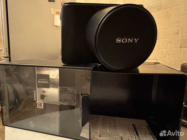 Новый кожаный чехол Sony LCJ-RXB