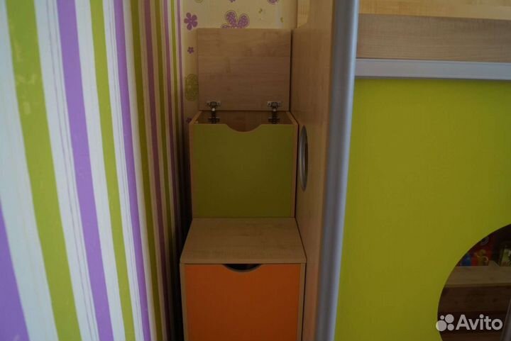 Кровать двухъярусная со шкафом