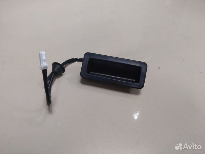 Кнопка открытия багажника Ford Focus 2