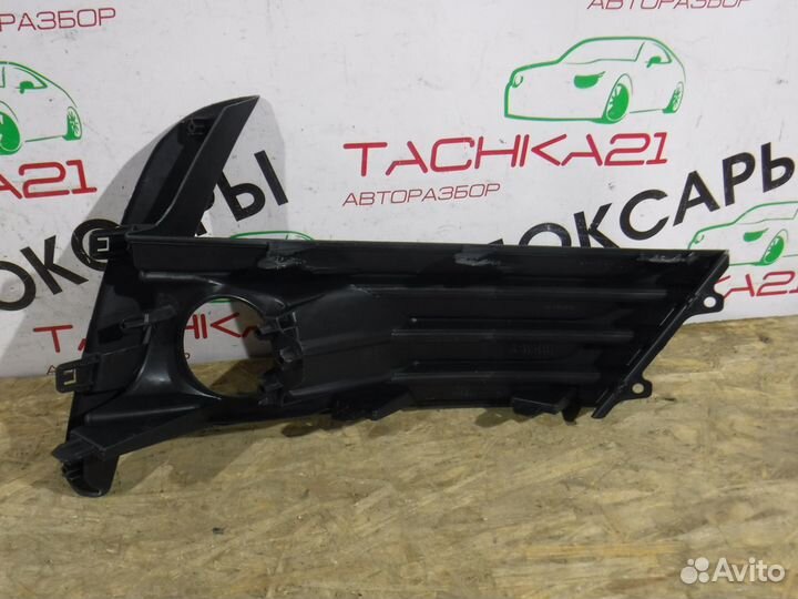 Накладка птф левая Toyota Corolla E180 (2015-2018)