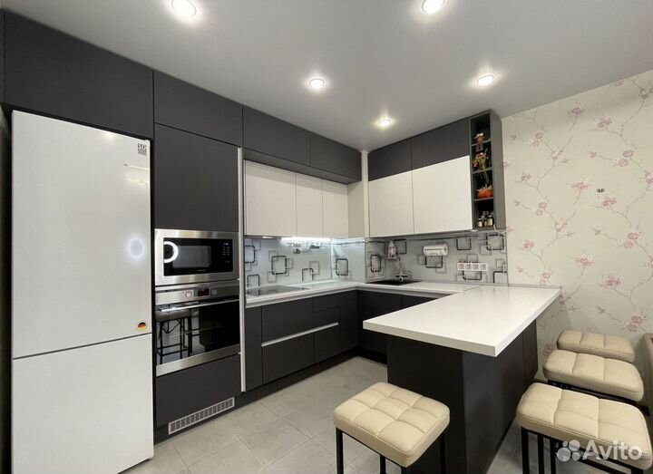 Кухонный гарнитур угловой в потолок на заказ