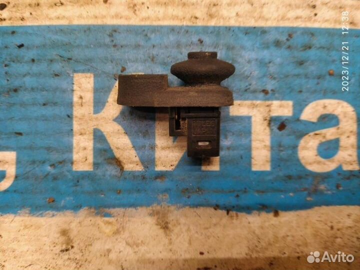 Датчик открытия двери Nissan Tino V10 98-05