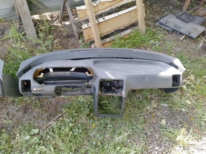 Передняя панель ваз 2110