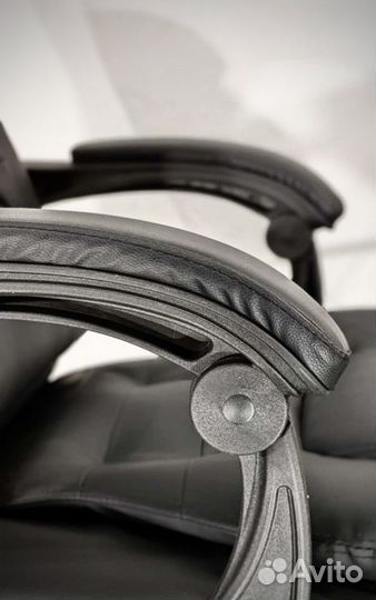 Офисное кресло руководителя с массажем