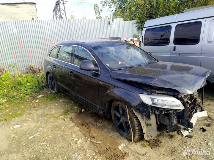 В разборе AudiQ7 s-line Ауди Ку7