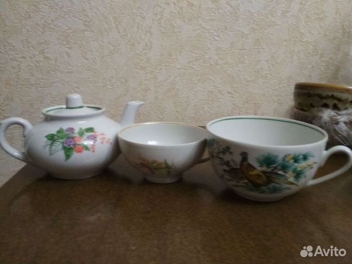 Чайный сервиз, чашки, кувшин