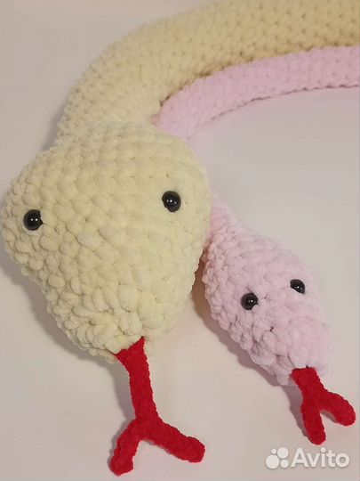 Вязанная змея амигуруми из плюшевой пряжи