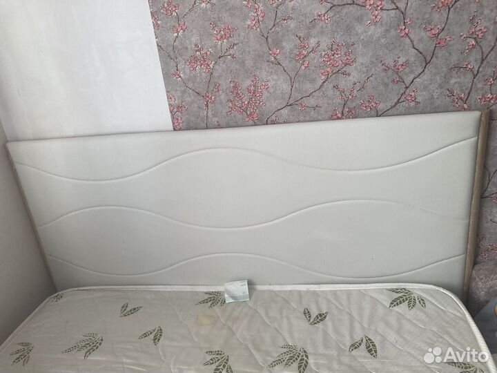 Кровать 140х200 с матрасом б/у