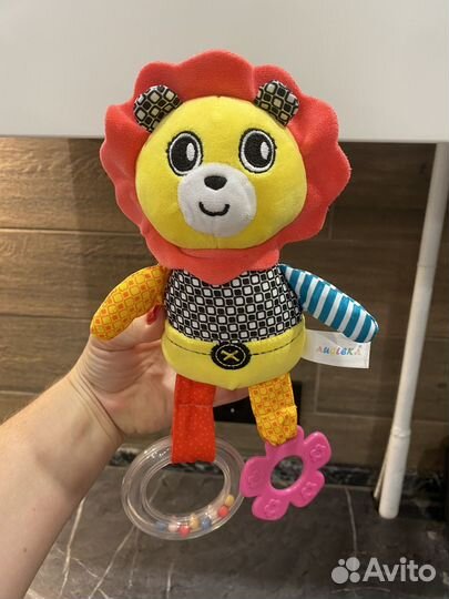 Развивающая игрушка грызунок на кроватку 0+