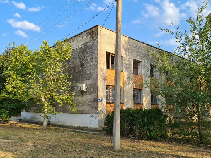 Здание, 2100 м²