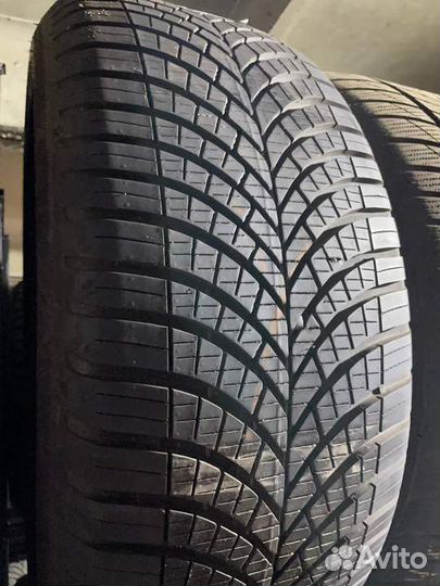 Goodyear Vector 4Seasons 255/45 R20 105W