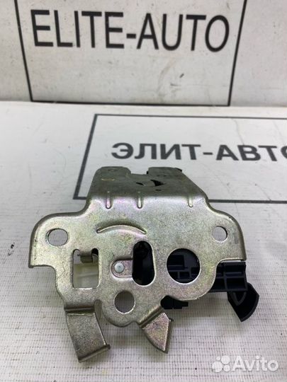 Замок крышки багажника Audi A3 8P 2010