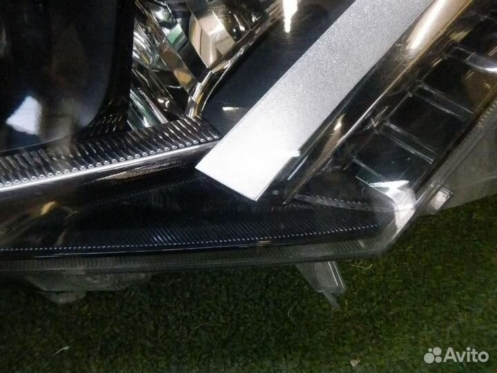 Фара правая Toyota RAV4