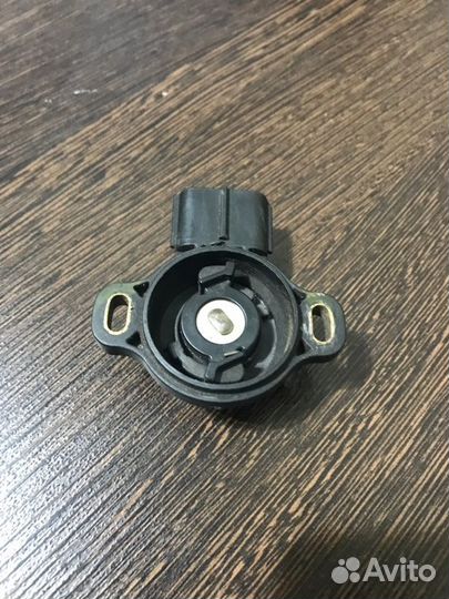 Датчик положения дроссельной заслонки Toyota Crown