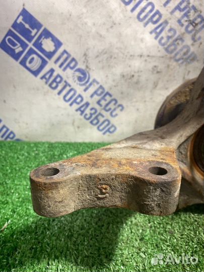 Поворотный кулак передний правый Hyundai Santa Fe