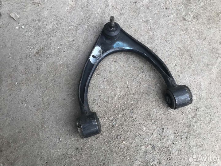 Рычаг подвески передний левый Toyota Progres JCG10