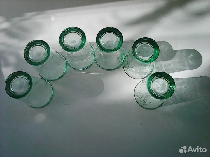 Рюмки фирмы bakardi. Зелёное стекло