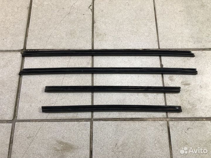 Уплотнительная резинка Mitsubishi Mirage V