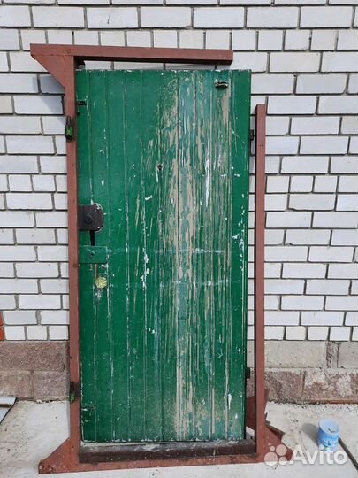 Металлическая дверь