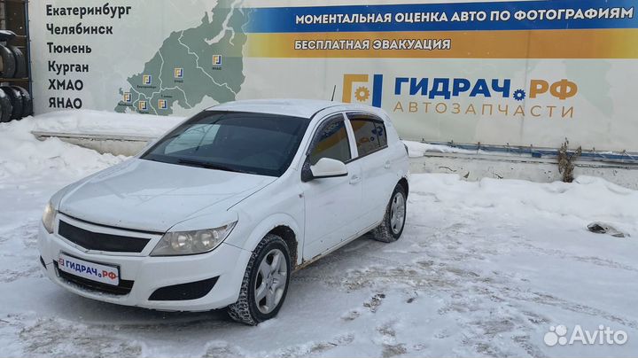 Накладка порога внутренняя правая Opel Astra (H) 7