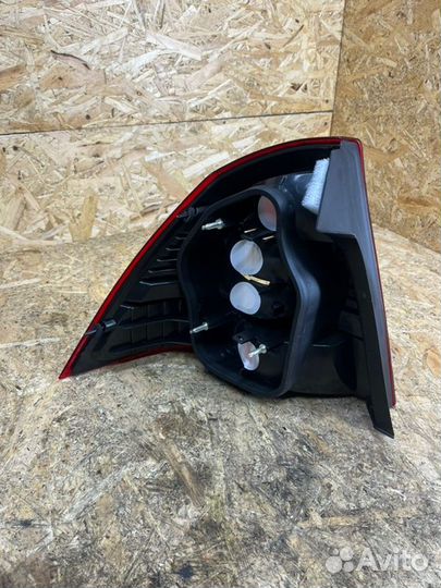 Фонарь задний правый Ford Focus 2 2010