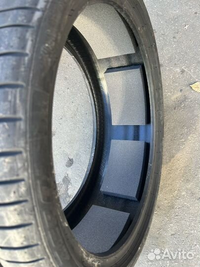 Pirelli P Zero PZ4 255/35 R21 и 285/30 R21 100Y