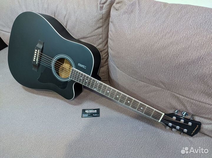 Гитара акустическая с чехлом