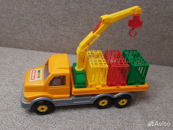 Грузовик игрушка кран