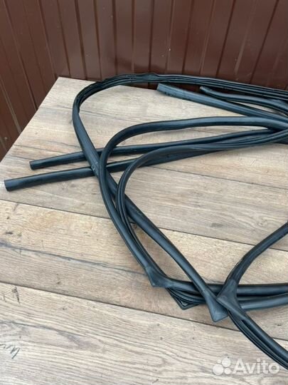 Уплотнительная резинка двери Hyundai Sonata V 2.0