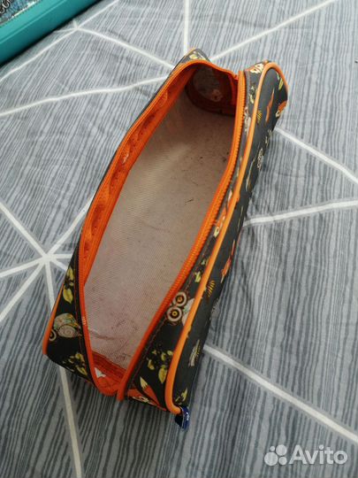 Школьные папки и пеналы