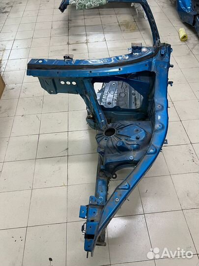 Передняя четверть BMW X6 M F86