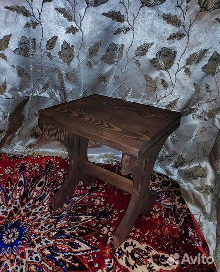 Маленькая табуретка