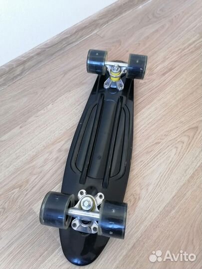 Чёрный пенни борд 56см со светящимися колёсами