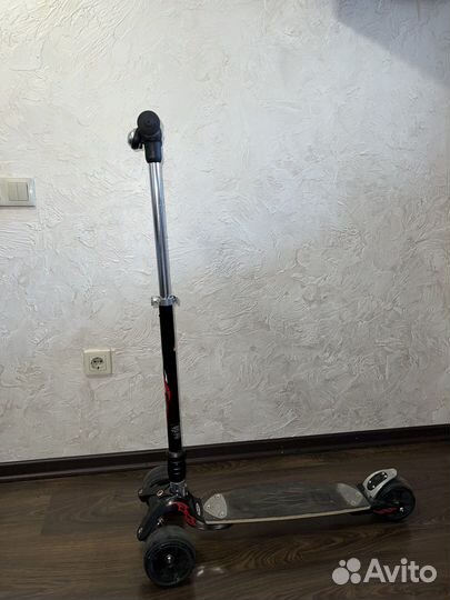 Самокат взрослый Micro Kickboard Monster (KB0022)